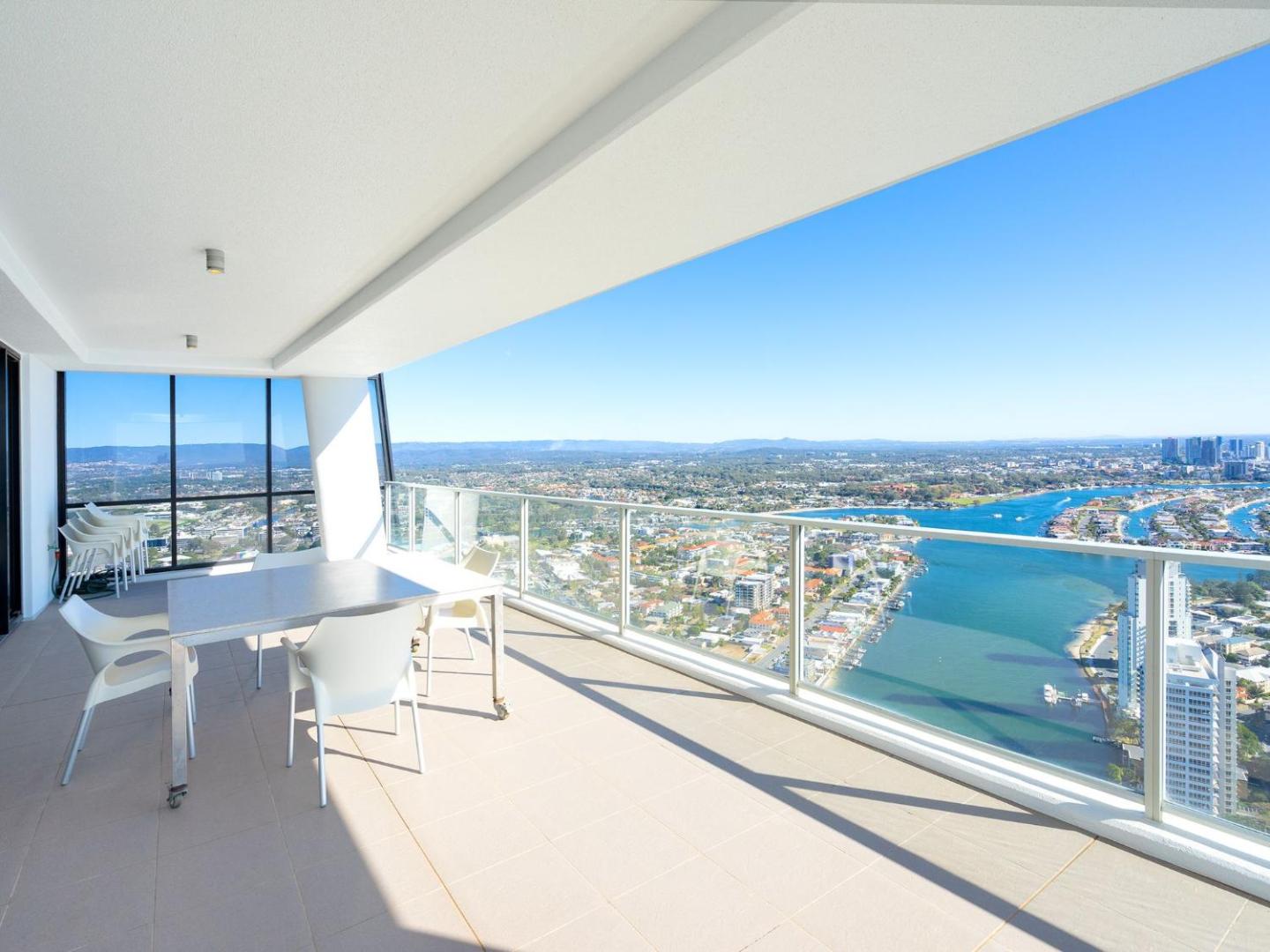 Circle On Cavill 52nd Floor Spacious Skyhome Apartment